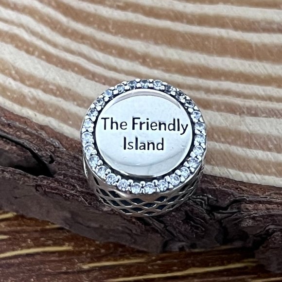 Pandora St. Maarten the Friendly Island Exclusive Charm - Picture 3 of 3